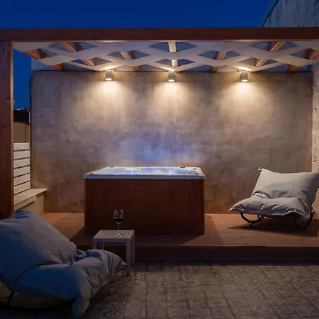 Jacuzzi In The Heart Of Oldtown * Resmo