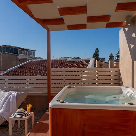 Jacuzzi In The Heart Of Oldtown