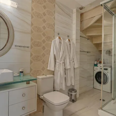 Jacuzzi In The Heart Of Oldtown *