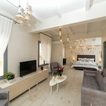 Jacuzzi In The Heart Of Oldtown