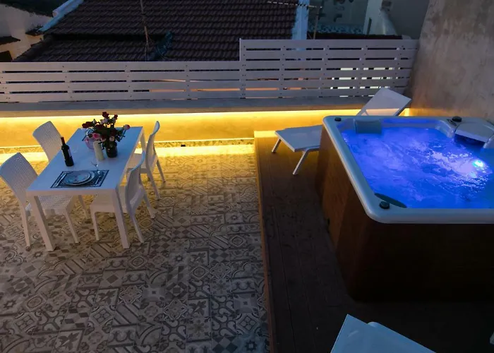 Jacuzzi In The Heart Of Oldtown