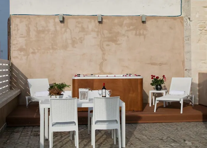 Jacuzzi In The Heart Of Oldtown *