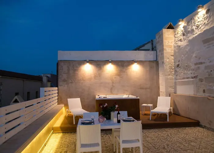 Jacuzzi In The Heart Of Oldtown *