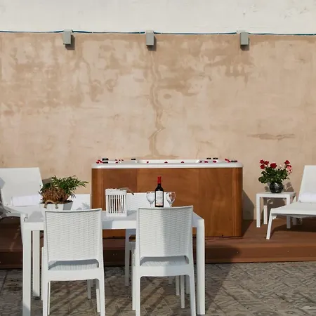 Jacuzzi In The Heart Of Oldtown *