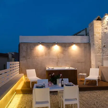 Jacuzzi In The Heart Of Oldtown *