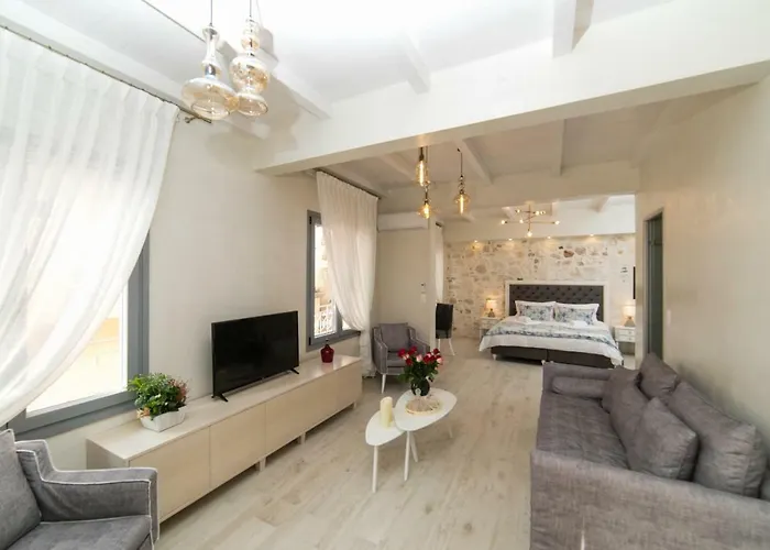 Jacuzzi In The Heart Of Oldtown