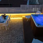 Jacuzzi In The Heart Of Oldtown