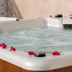 Jacuzzi In The Heart Of Oldtown