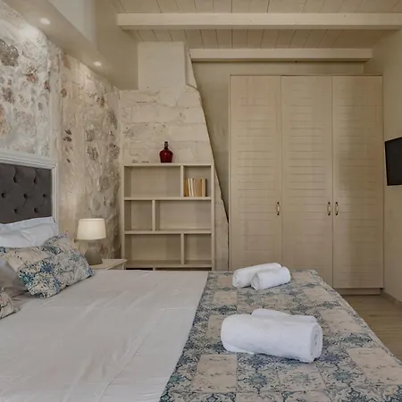 Jacuzzi In The Heart Of Oldtown Апартаменти Ретимно (Крит)