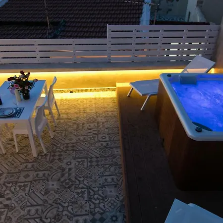 Jacuzzi In The Heart Of Oldtown