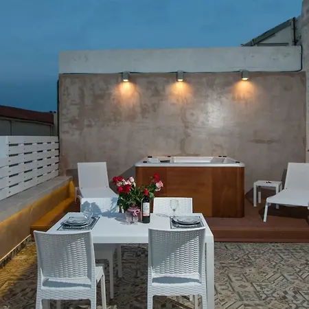 Jacuzzi In The Heart Of Oldtown Lejlighed *