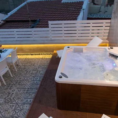 Jacuzzi In The Heart Of Oldtown