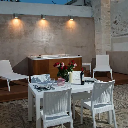 Апартаменты Jacuzzi In The Heart Of Oldtown *